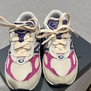 Used New Balance 990v6 toddler wide size 8 barley used pink white and purple.